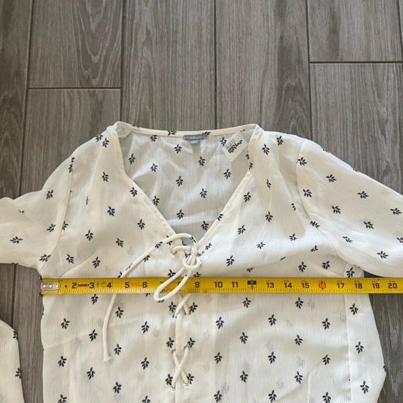 Charlotte Russe|White ditsy Floral long sleeve Boho Blouse,bell sleeves•••NWT - Picture 11 of 11